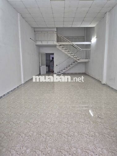 Cho Thuê Nhà Kho DT 5 x 20m Gác lửng 140M2sd. Giá 12 triệu