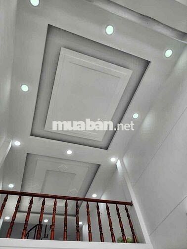 nhà mặt tiền đường trung tâm 1 lửng, 1 lầu: 3pn, 3wc, 1 phòng thờ,
