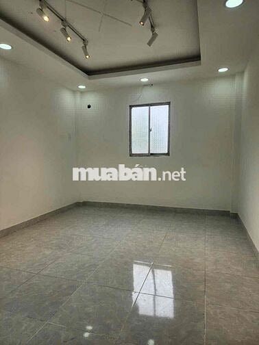 nhà mặt tiền đường trung tâm 1 lửng, 1 lầu: 3pn, 3wc, 1 phòng thờ,