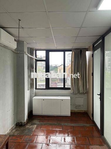 cho thuê tầng 5 S 55m2 lối đi riêng oto đỗ cửa.