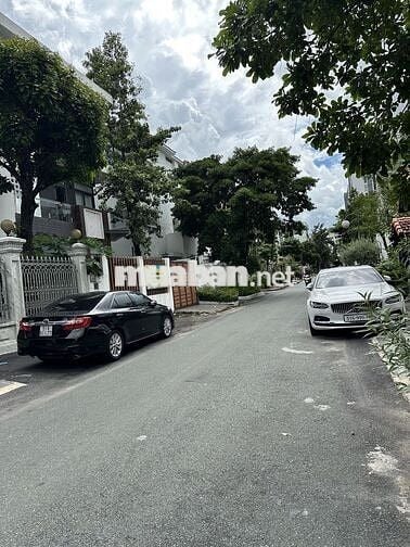 CHO THUÊ BIỆT THỰ SONG LẬP PHÚ MỸ HƯNG. 152M2- 132 TRIỆU/TH.