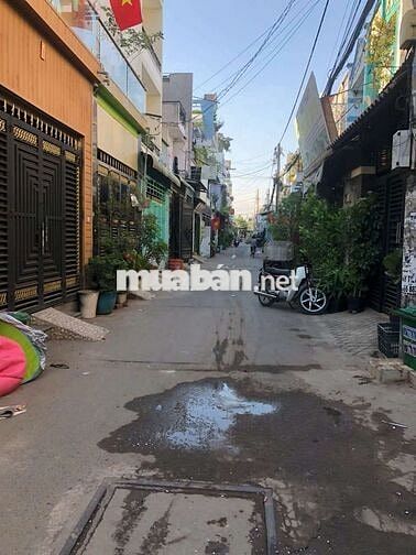 Nhà 1 lầu 2 phòng ngủ.sân thượng.uẻm to