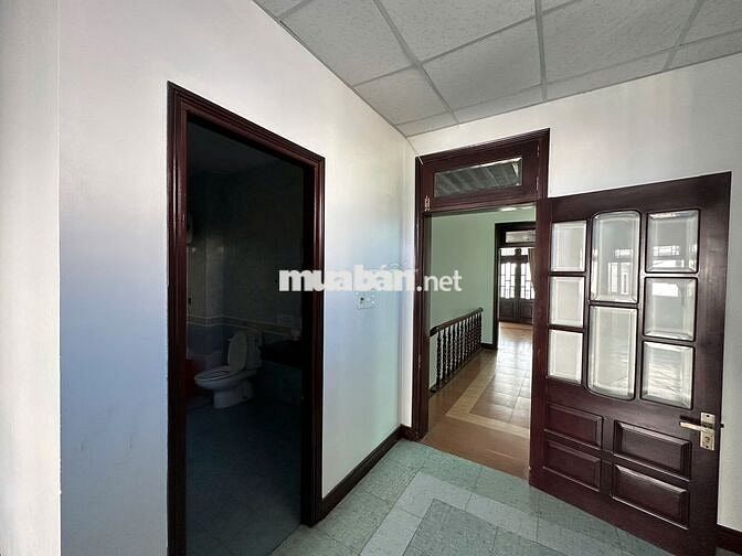 CHO THUÊ VĂN PHÒNG 120M2 TẠI 99 NÚI THÀNH 2 MẶT TIỀN