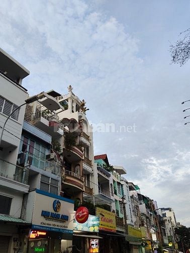 Bán nhà mặt tiền đường trung tâm Quận 10, có dòng tiền, giá nhỉnh 9 tỉ