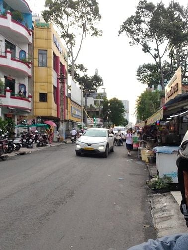 Bán nhà mặt tiền đường trung tâm Quận 10, có dòng tiền, giá nhỉnh 9 tỉ