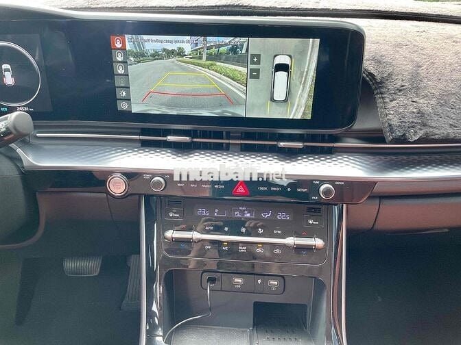 Kia Carnival 2024 Trắng máy Dầu Premium 7 ghế