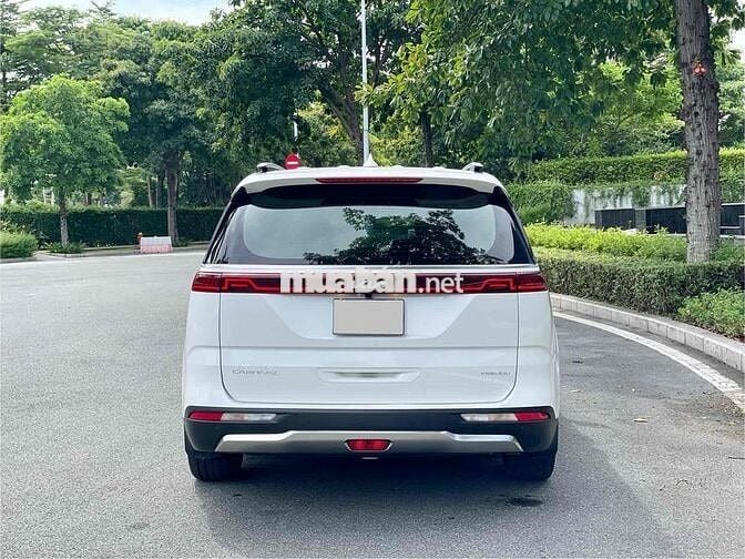 Kia Carnival 2024 Trắng máy Dầu Premium 7 ghế