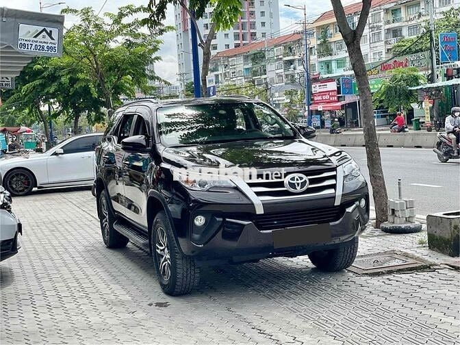 Toyota Fortuner 2019 máy Dầu Số Sàn lướt 2 vạn Km
