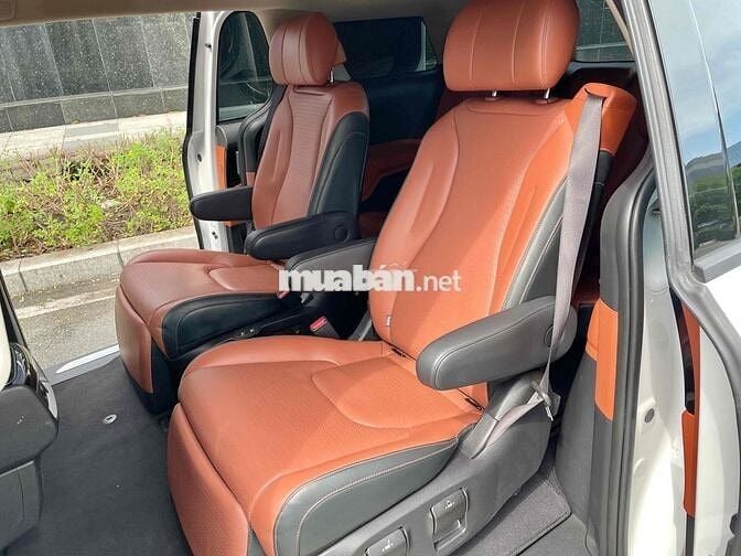 Kia Carnival 2024 Trắng máy Dầu Premium 7 ghế