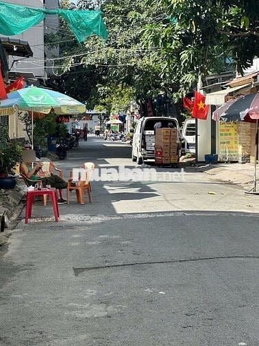 Nhà dt 63m2 đúc thật 5 tầng 5pn hẻm 8m Lê Văn Quới, Q.Bình Tân