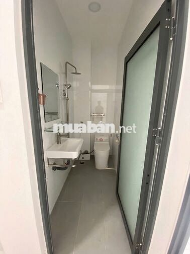 Chính chủ cho thuê NNC 4PN, 3WC, 1P khách, hẻm xe hơi, sẵn máy lạnh
