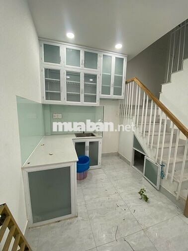 Chính chủ cho thuê NNC 4PN, 3WC, 1P khách, hẻm xe hơi, sẵn máy lạnh