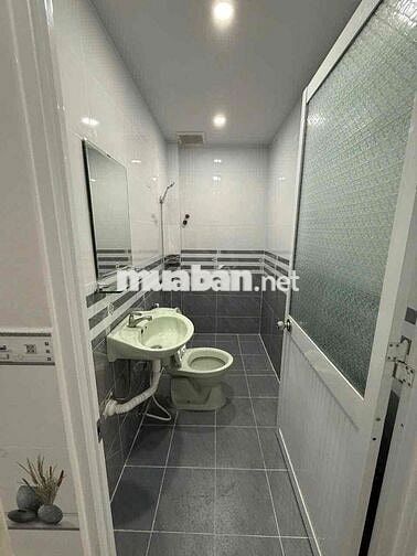 CHO THUÊ NHÀ LẦU DIỆN TÍCH RỘNG CÁCH MT NVC NỐI DÀI 50M