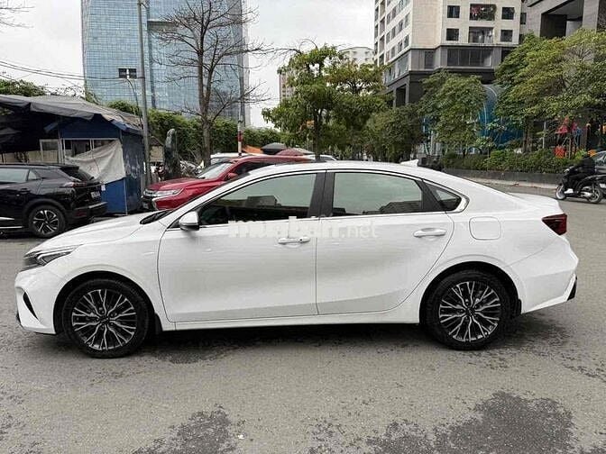 Kia K3 2022 Premium 2.0 AT - 32000 km