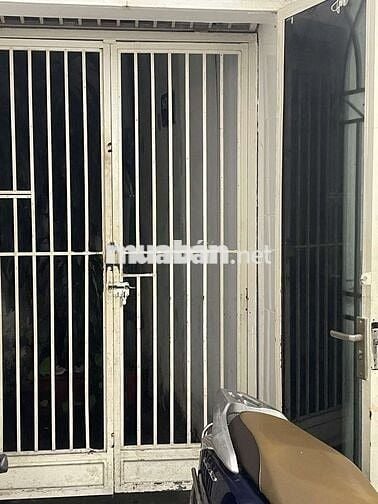 Bán nhà hẻm xe hơi Lạc Long Quân  2 tầng, sổ hồng riêng