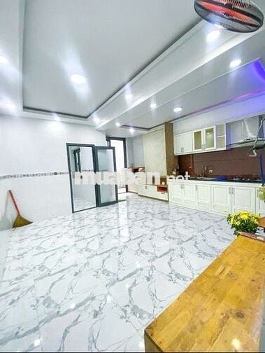 NHÀ CMT8, QUẬN 3, 4x12m, 2 TẦNG, NHÀ MỚI Ở NGAY, SÁT MẶT TIỀN, SHR