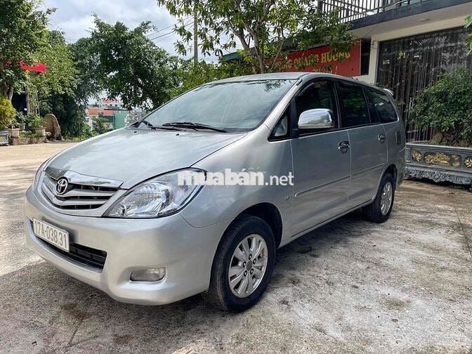 Toyota Innova 2011 G - 150000 km