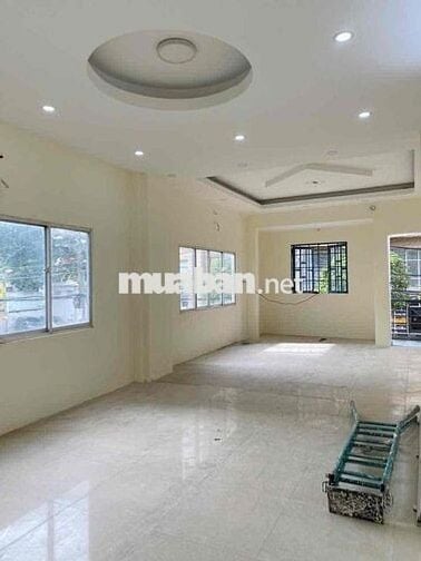 CHO THUÊ NHÀ 2 GÓC MẶT TIỀN KHU SẦM UẤT GẦN TRƯỜNG HỌC CHUNG CƯ