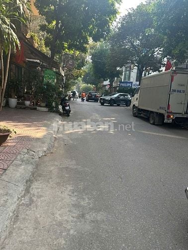  Bán nhà liền kề  số 249A đường Thuỵ Khuê  Diện tích 72m2x5t giá 31 tỷ