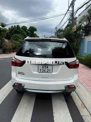 Isuzu Mu X 2.5 số sàn đời cuối 2016