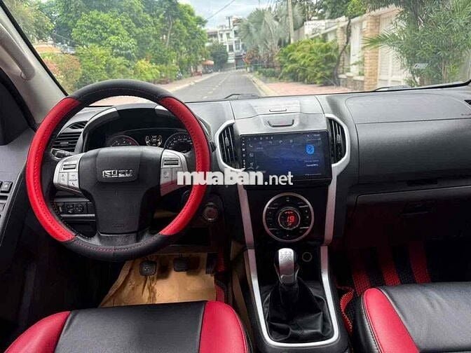 Isuzu Mu X 2.5 số sàn đời cuối 2016