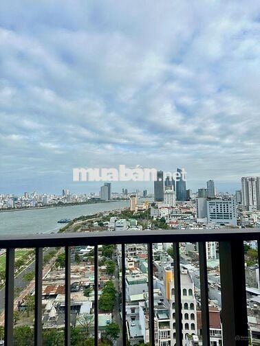 Bán căn 2PN 68m² tầng 16 view sông Hàn, pháo hoa, full nội thất