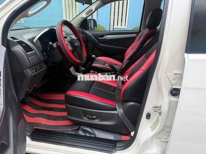 Isuzu Mu X 2.5 số sàn đời cuối 2016