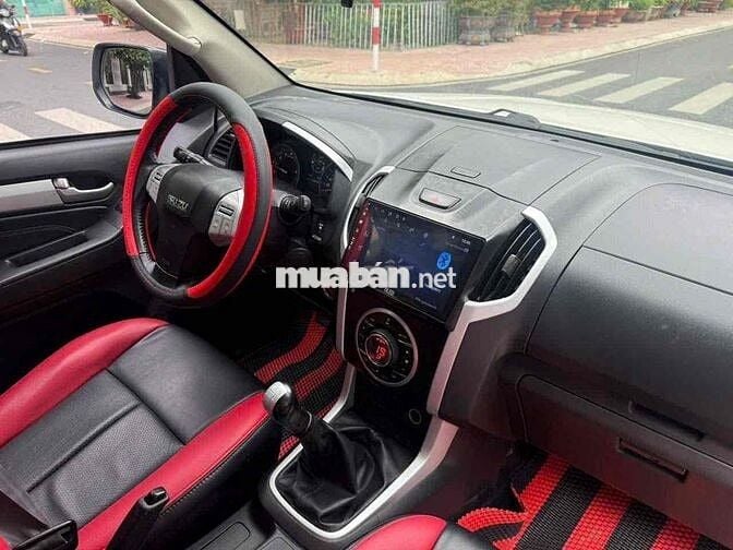Isuzu Mu X 2.5 số sàn đời cuối 2016