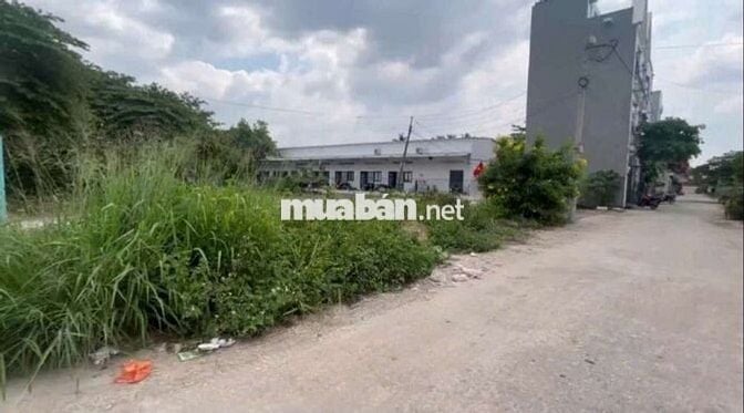 Đất chính chủ 3 mặt tiền cần bán.
5tỷ - 91m