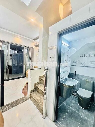 Cho thuê, nhà mới 100% đầy đủ nội thất 3 tầng giá 14tr
