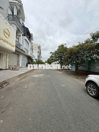 Cho thuê minihouse không nội thất gần siêu thị go