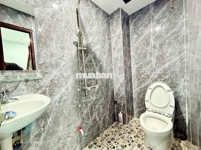 HIẾM BÁN NHÀ NGÕ RỘNG NÔNG MINH KHAI 5T DIỆN TÍCH 24 MT4 GIÁ 5.65 TỶ.