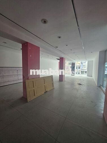 CHO THUÊ MBKD 110M2  CĂN GÓC VIEW ĐẸP GIÁP QUẬN 1