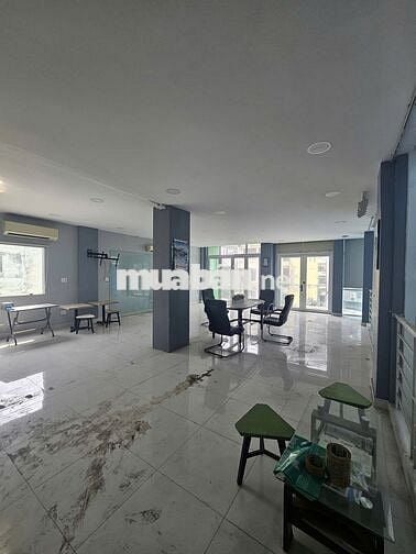 CHO THUÊ MBKD 110M2  CĂN GÓC VIEW ĐẸP GIÁP QUẬN 1