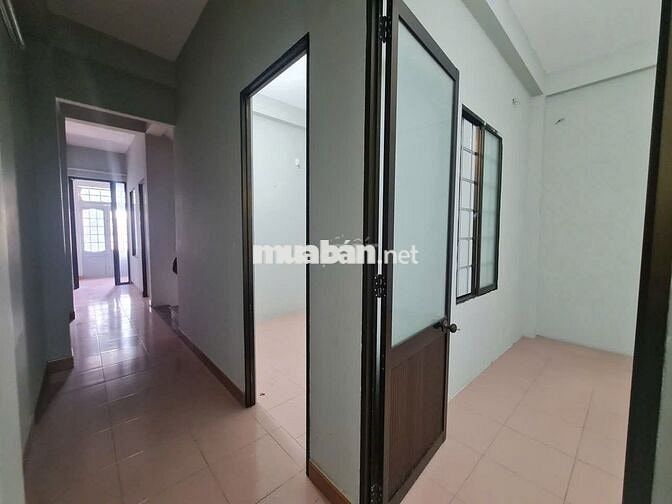 Nhà 3 tầng, mặt bằng trước và sau kinh doanh + các tầng để ở