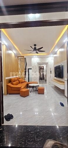 Bán Nhà Phố Trần Khát Chân Hai Bà Trưng 35mx5T Thang Máy Sổ đỏ nở hậu.