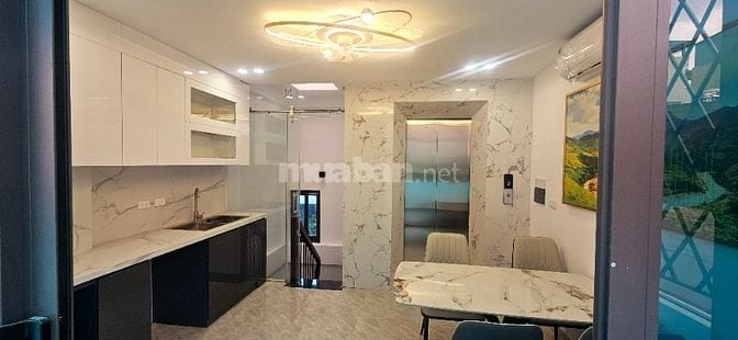 Bán Nhà Phố Trần Khát Chân Hai Bà Trưng 35mx5T Thang Máy Sổ đỏ nở hậu.