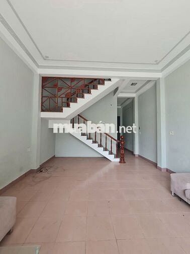 Nhà 3 tầng, mặt bằng trước và sau kinh doanh + các tầng để ở