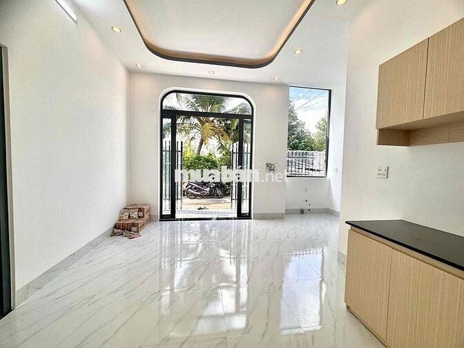 Nhà cấp 4 có 3 phòng ngủ thổ cư gpxd lộ 4m cách BHN 2,5km