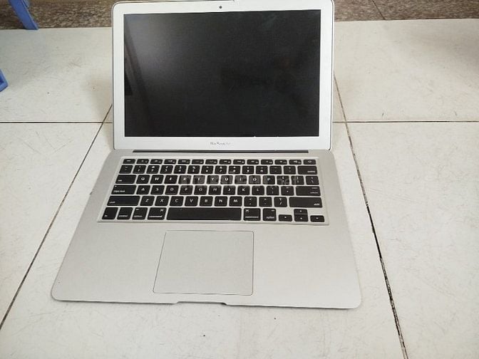 Macbook air 2015 chính hãng ít dùng