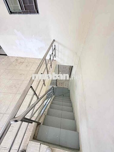 Nhà 1 trệt . 1 lửng . 1 lầu . 3PN . 2 VS