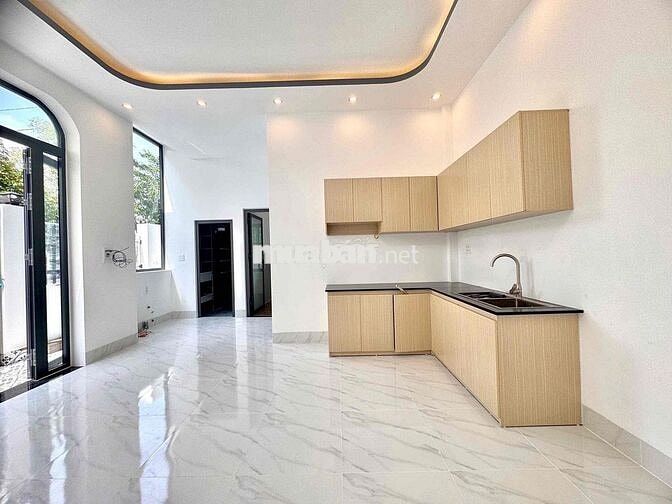 Nhà cấp 4 có 3 phòng ngủ thổ cư gpxd lộ 4m cách BHN 2,5km