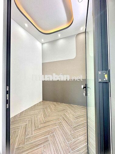 Nhà cấp 4 có 3 phòng ngủ thổ cư gpxd lộ 4m cách BHN 2,5km