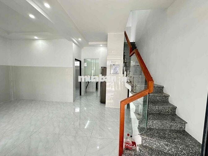Cần bán nhà 1 trệt 1 lầu , đường xe tải thích họp kinh doanh tạp hoá