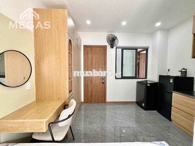 CĂN HỘ Q1_RỘNG RÃI_CỬA SỔ_THOÁNG MÁT_SẠCH SẼ_MỚI_THANG MÁY_PHỐ ĐI BỘ