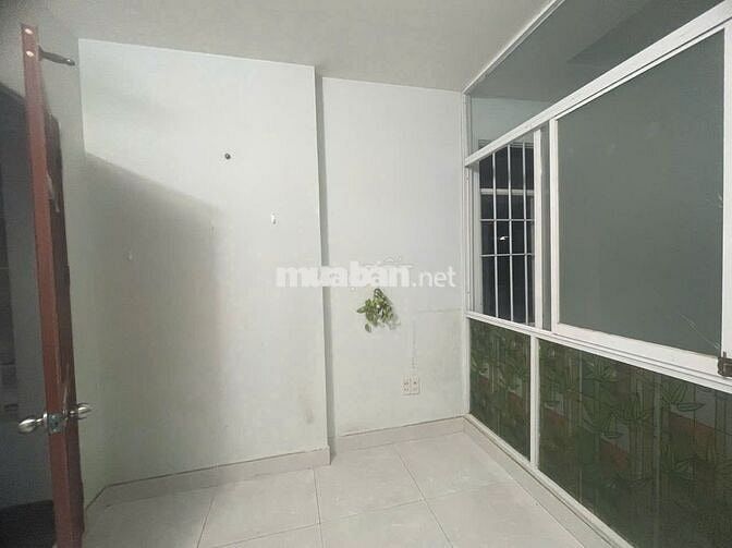 Phòng trọ 1 người, dành cho nữ, đậu xe máy trong nhà, có máy giặt.