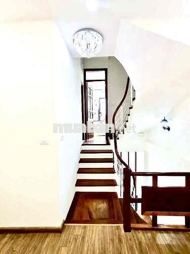 NGÕ TRƯỚC NHÀ RỘNG THÊNH THANG - 4 NGỦ THỪA CÔNG NĂNG - LÔ GÓC   Thịnh