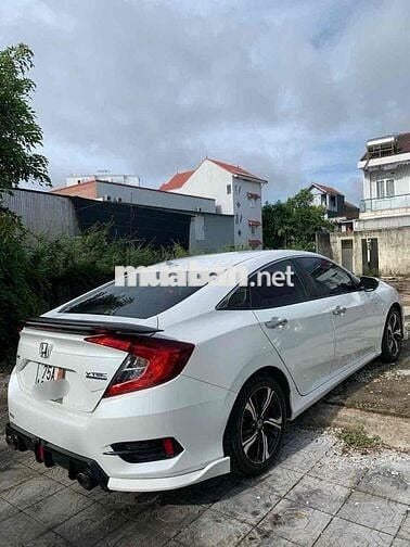 Honda Civic 2018 1.8 E - 60000 km đăng ký 2017