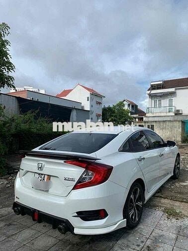 Honda Civic 2018 1.8 E - 60000 km đăng ký 2017