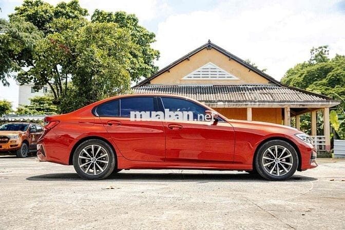 BMW 320i Sport Line nhập Đức đời 2022 lướt 32k km